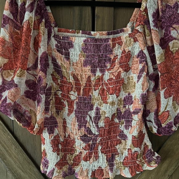 Old Navy Women's Autumn Leaves Floral Fitted Puff-Sleeve Smocked Top Size M NWOT - Picture 4 of 8